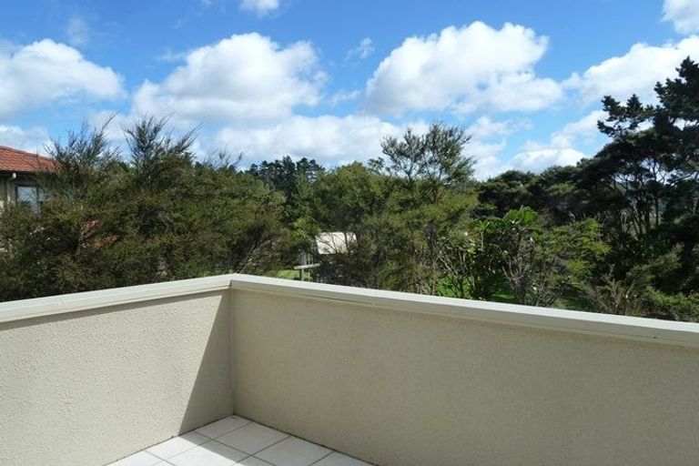 Photo of property in 11 Monkton Close, Greenhithe, Auckland, 0632