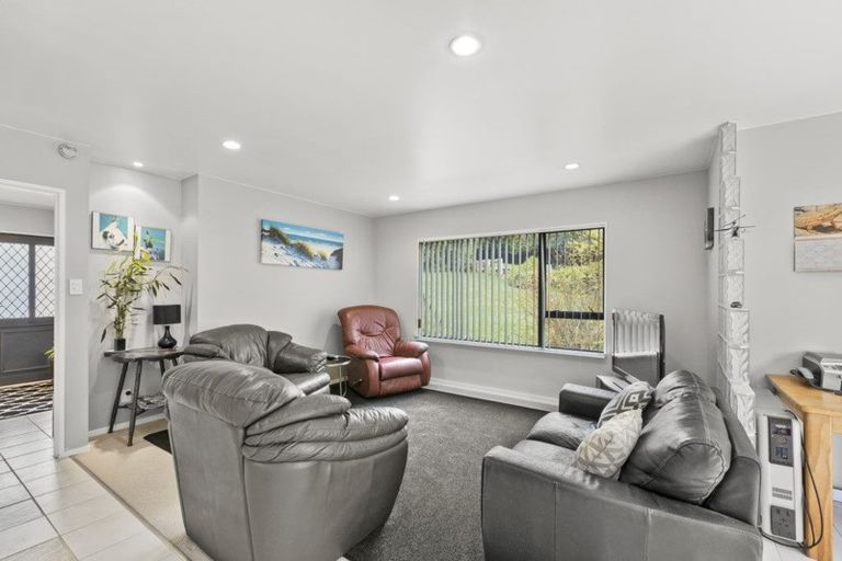 Photo of property in 2/284 Sunset Road, Windsor Park, Auckland, 0632