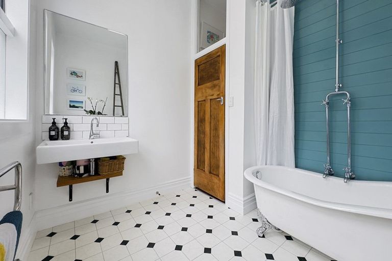 Photo of property in 45 Huka Road, Birkenhead, Auckland, 0626