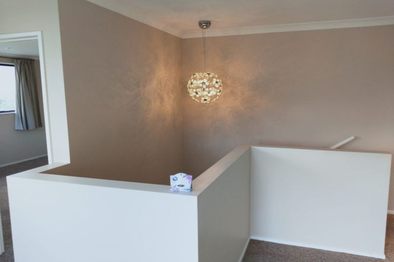 Photo of property in 5 Waldorf Crescent, Orewa, 0931