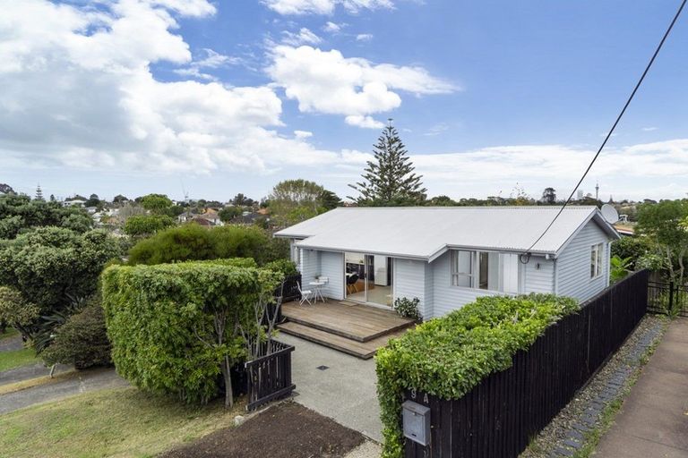 Photo of property in 1/9 Evan Street, Belmont, Auckland, 0622