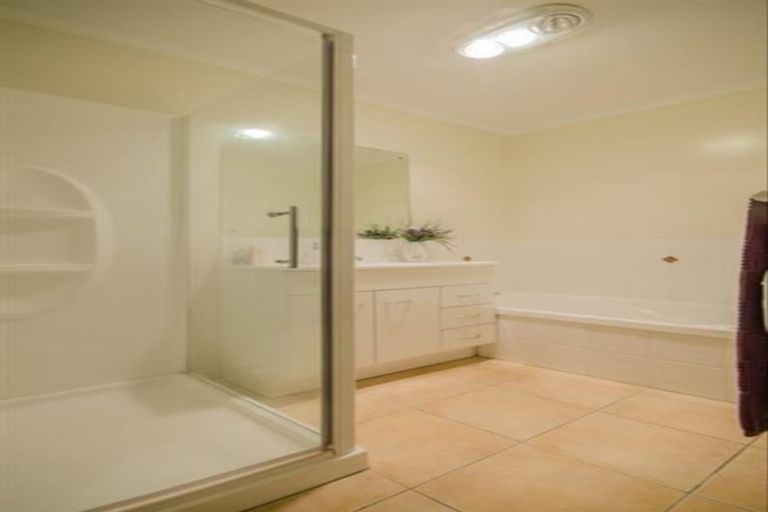 Photo of property in 4 Innisowen Place, Flat Bush, Auckland, 2019