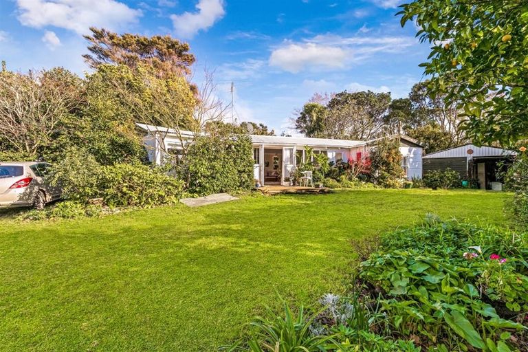 Photo of property in 11 Orere Point Road, Orere Point, Papakura, 2585