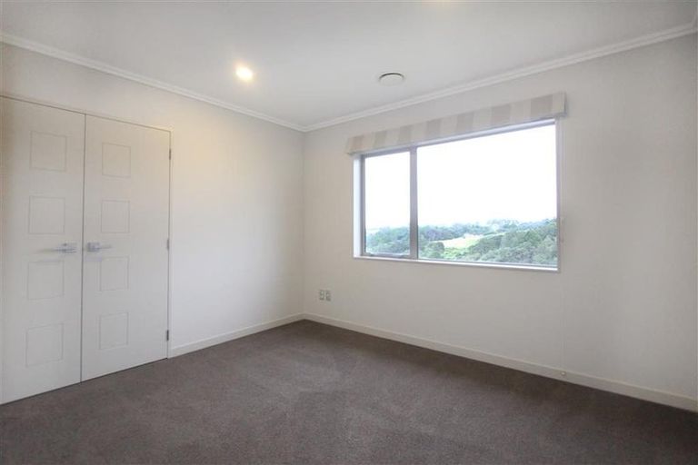 Photo of property in 8 Henriette Place, The Gardens, Auckland, 2105