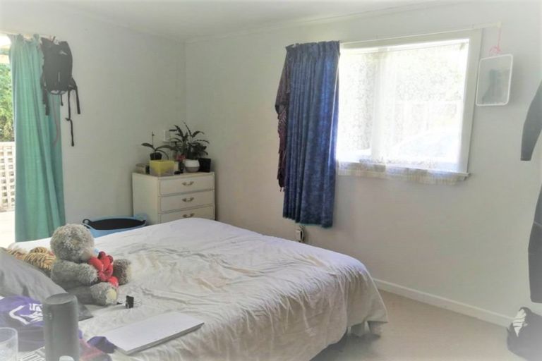 Photo of property in 16 Trinidad Road, Sunnynook, Auckland, 0620