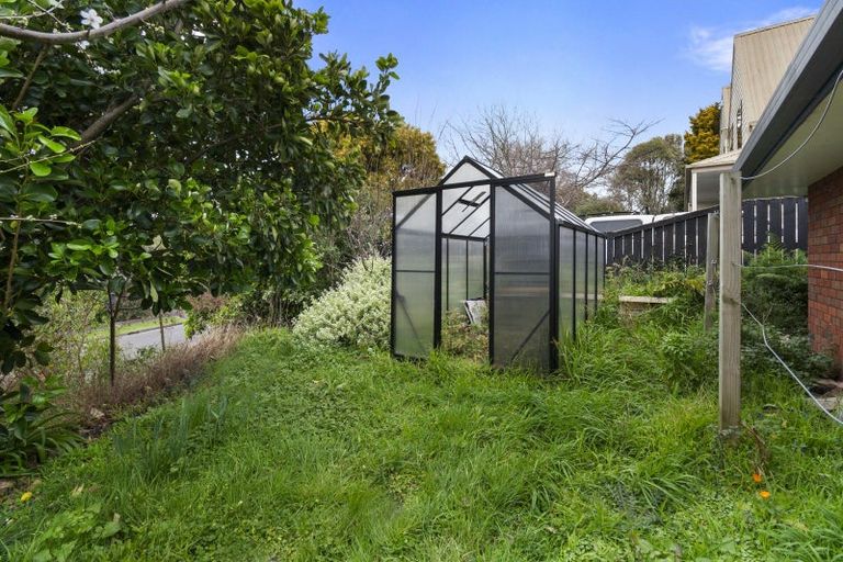 Photo of property in 35 Springdale Grove, Fitzherbert, Palmerston North, 4410