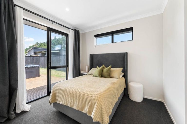 Photo of property in 4 Orawahi Road, Glenbrook, 2681