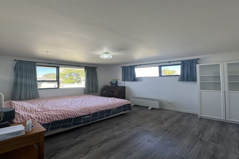 Photo of property in 46 Target Road, Totara Vale, Auckland, 0629