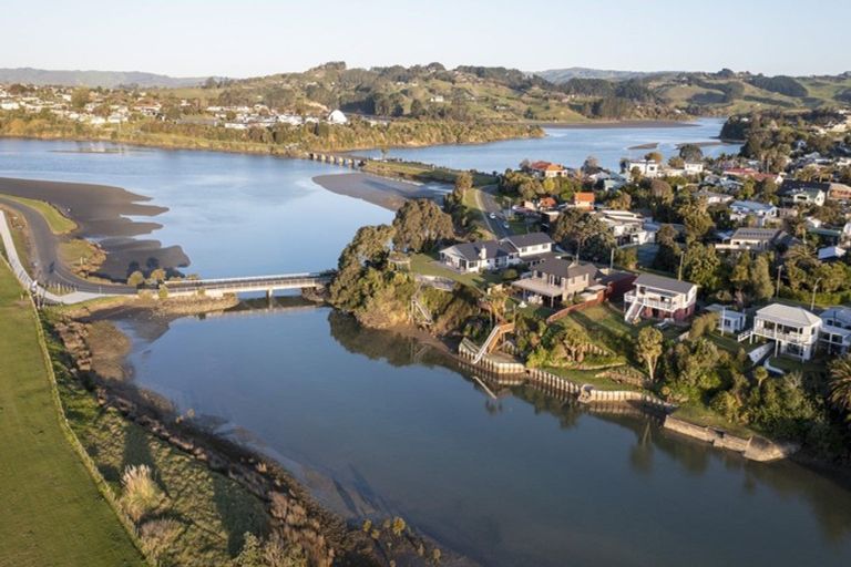 Photo of property in 3 Nihinihi Avenue, Raglan, 3225