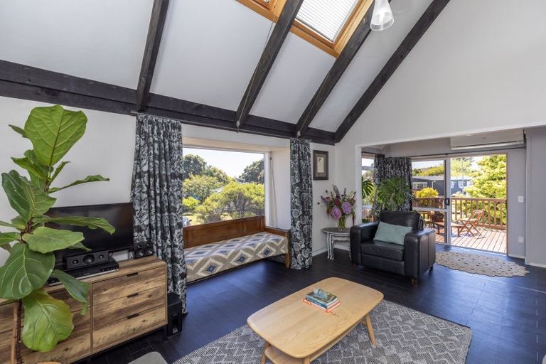 Photo of property in 2 Bermuda Grove, Paraparaumu Beach, Paraparaumu, 5032