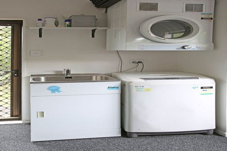 Photo of property in 1/28 Manuka Road, Glenfield, Auckland, 0629