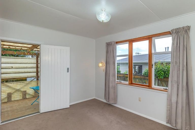 Photo of property in 12 Ryder Crescent, Levin, 5510