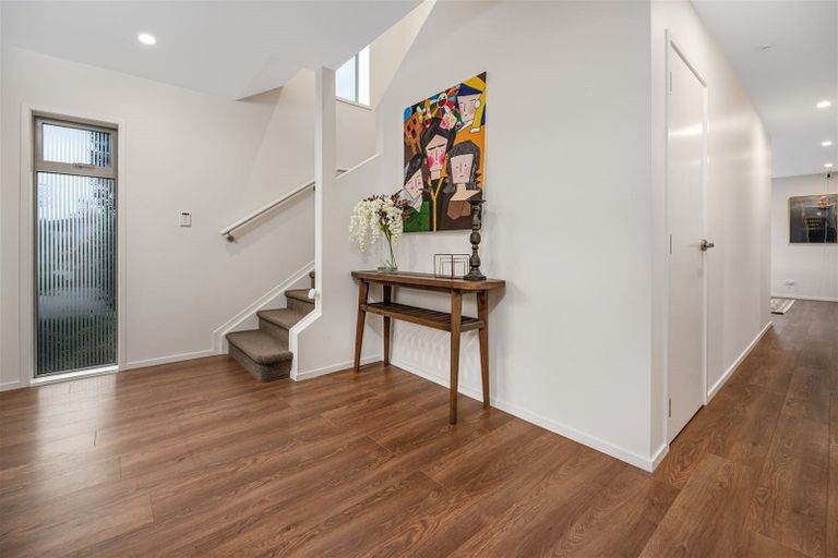 Photo of property in 8b Greenberry Drive, Ranui, Auckland, 0612