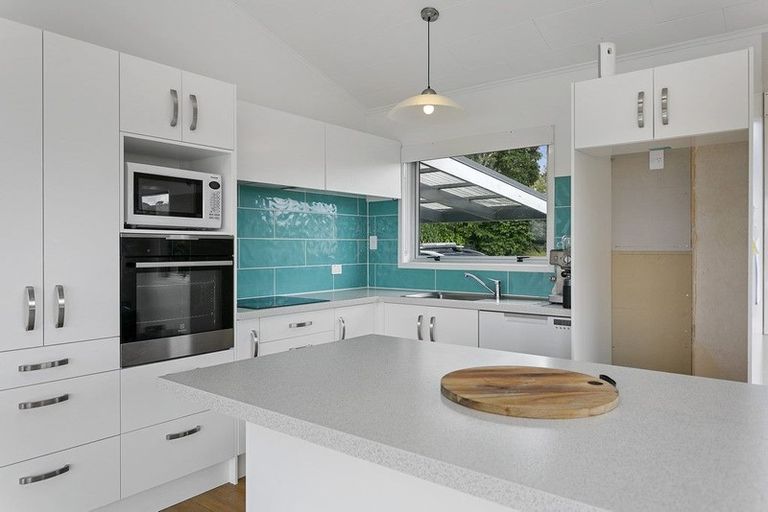 Photo of property in 9 Kinder Street, Acacia Bay, Taupo, 3330