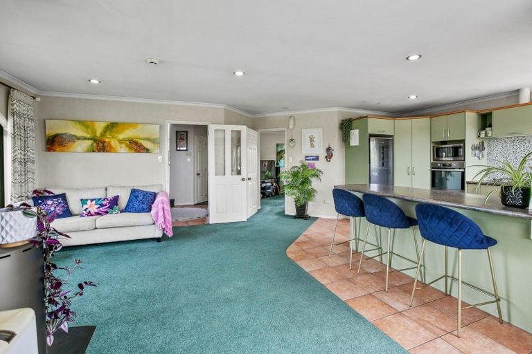 Photo of property in 2 Royal Heights, Glen Avon, New Plymouth, 4312