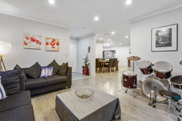 Photo of property in 2 Stamford Crescent, Flat Bush, Auckland, 2019