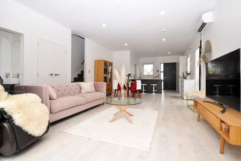 Photo of property in 5 Waru Lane, Te Atatu Peninsula, Auckland, 0610