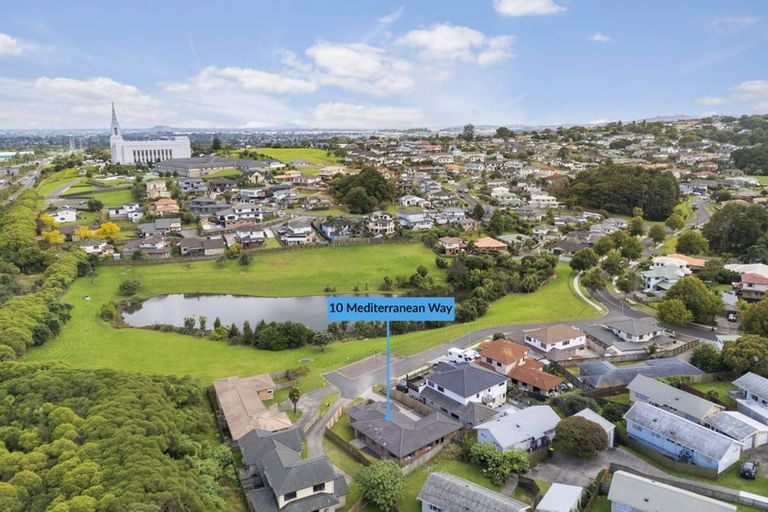 Photo of property in 10 Mediterranean Way, Goodwood Heights, Auckland, 2105