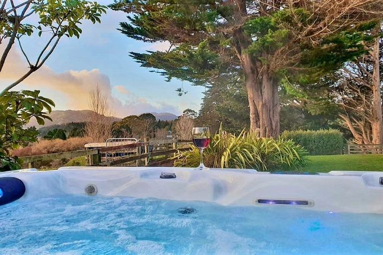 Photo of property in 33 Ratadale Road, Reikorangi, Waikanae, 5391