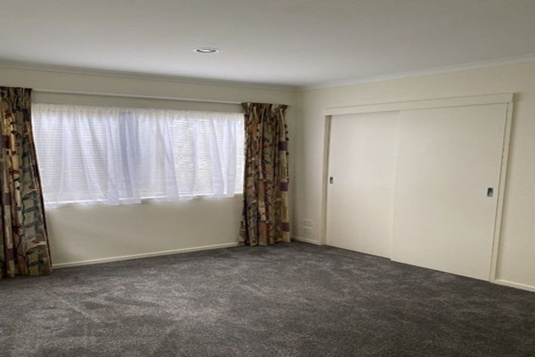 Photo of property in 40 Sunvista Avenue, Oteha, Auckland, 0632