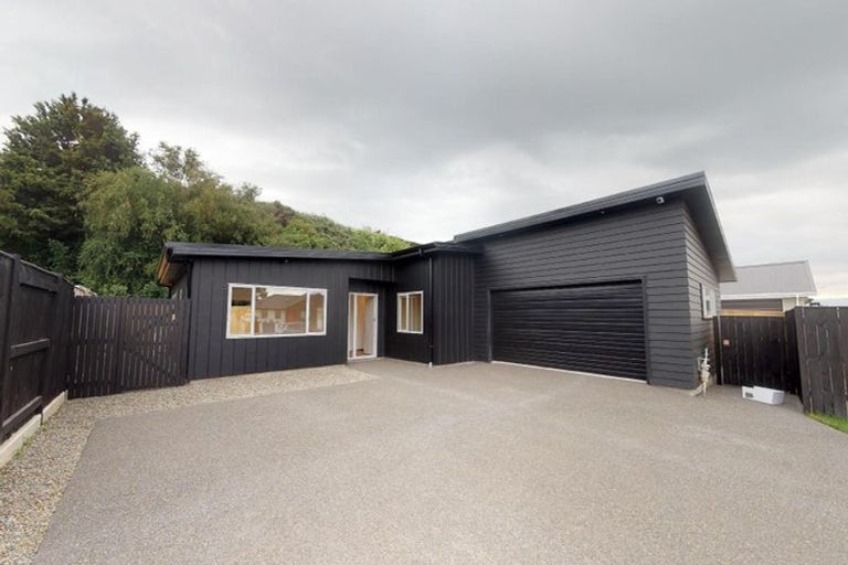 Photo of property in 25 Freedom Drive, Kelvin Grove, Palmerston North, 4414