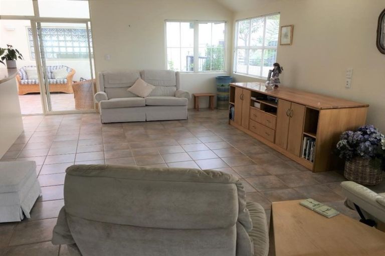 Photo of property in 1a Tizard Road, Birkenhead, Auckland, 0626