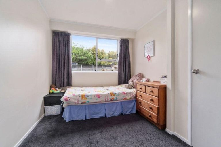 Photo of property in 23 Claverdon Drive, Massey, Auckland, 0614