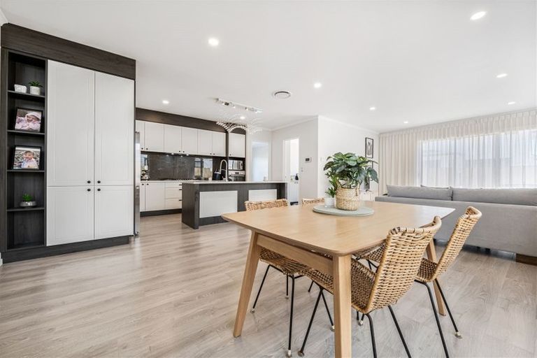 Photo of property in 11 Bunbeg Crescent, Flat Bush, Auckland, 2019