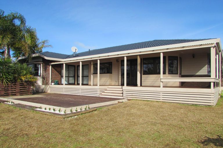 Photo of property in 6 Jim Rhind Place, Pahurehure, Papakura, 2113