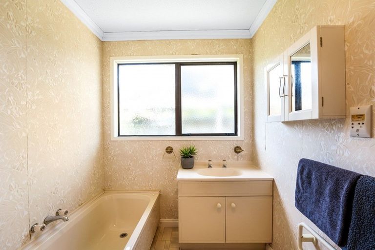 Photo of property in 1/24 Comeskey Grove, Elderslea, Upper Hutt, 5018