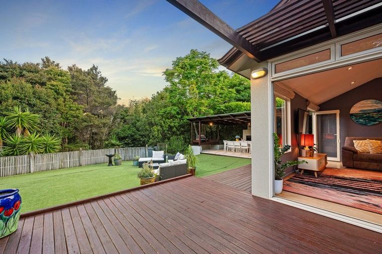 Photo of property in 38 Ravenstone Place, Chatswood, Auckland, 0626