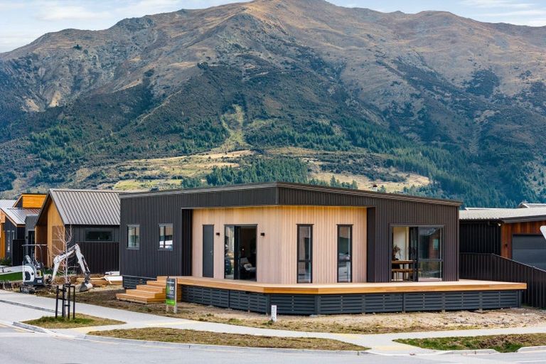 Photo of property in 32 Dunn Street, Lake Hawea, 9382