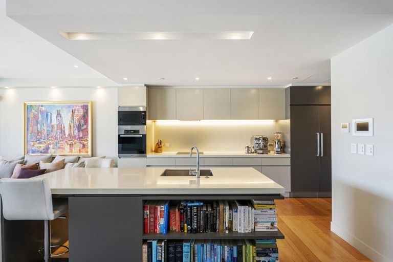 Photo of property in Clyde Quay Wharf, 2d/7 Clyde Quay Wharf, Te Aro, Wellington, 6011