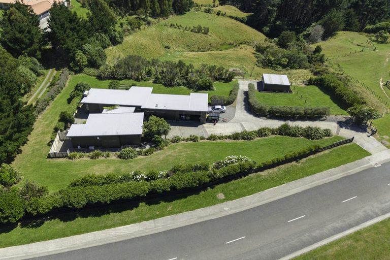 Photo of property in 173 Bing Lucas Drive, Tawa, Wellington, 5028