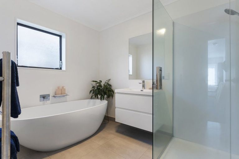 Photo of property in 2/74 Pah Road, Papatoetoe, Auckland, 2025