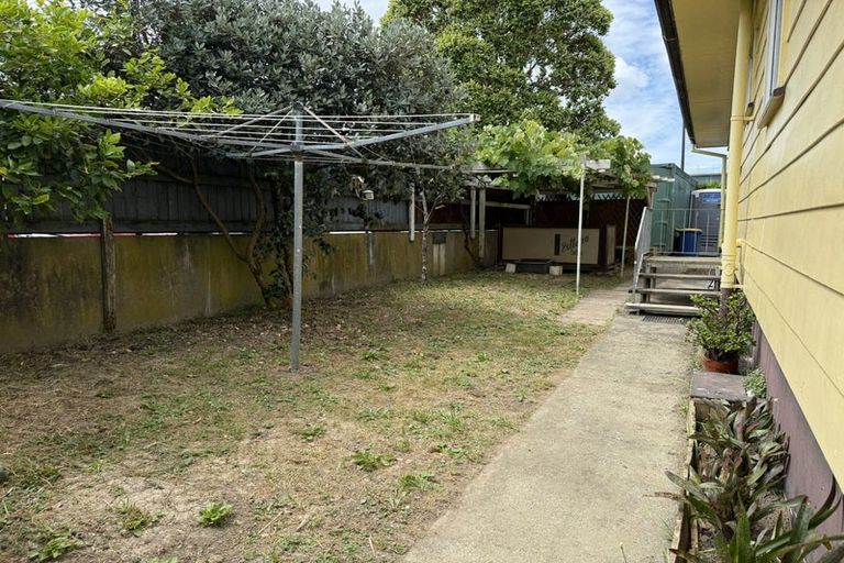 Photo of property in 190 Universal Drive, Henderson, Auckland, 0610