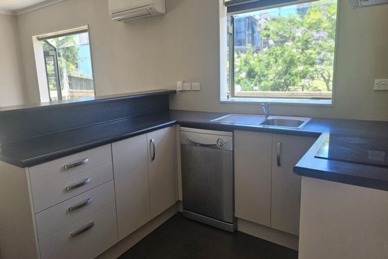 Photo of property in 53 Ranui Avenue, Ranui, Auckland, 0612