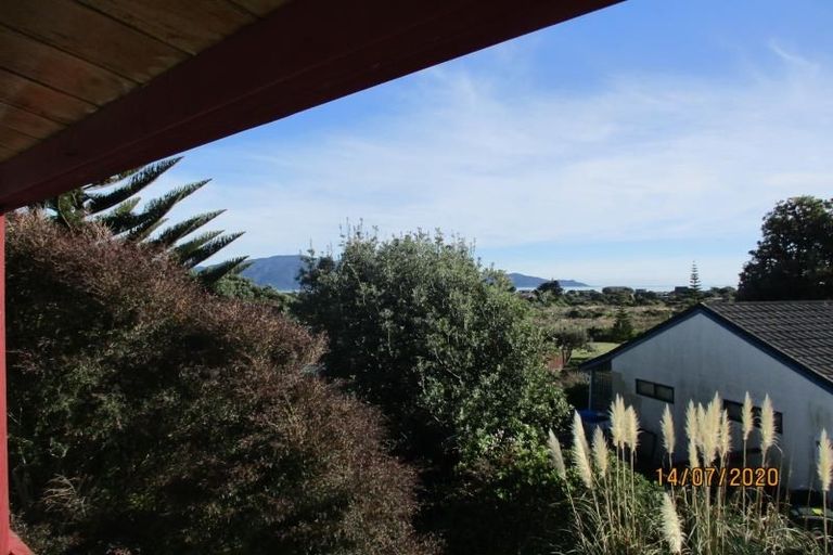 Photo of property in 21 Weggery Drive, Waikanae Beach, Waikanae, 5036