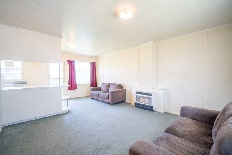 Photo of property in 3 Seddon Street, Takaro, Palmerston North, 4412