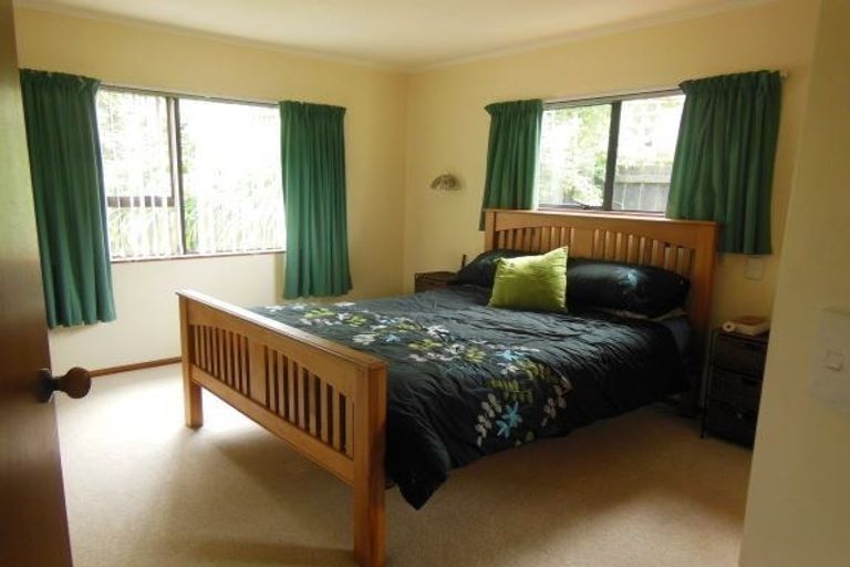 Photo of property in 11 Robert Grove, Paraparaumu, 5032