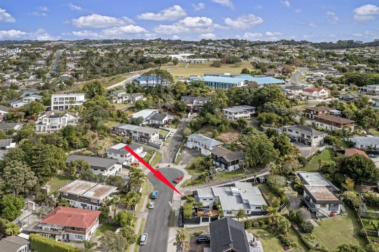 Photo of property in 21 King Richard Place, Browns Bay, Auckland, 0630