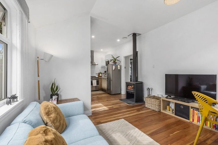 Photo of property in 3 Apu Crescent, Lyall Bay, Wellington, 6022