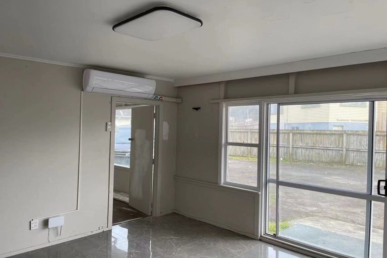 Photo of property in 12 Kaponga Crescent, New Lynn, Auckland, 0600