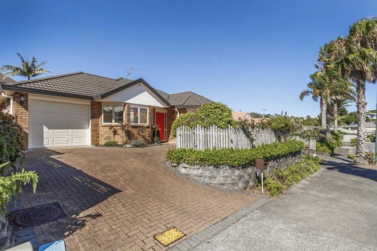 Photo of property in 11 Angel Way, Stanmore Bay, Whangaparaoa, 0932
