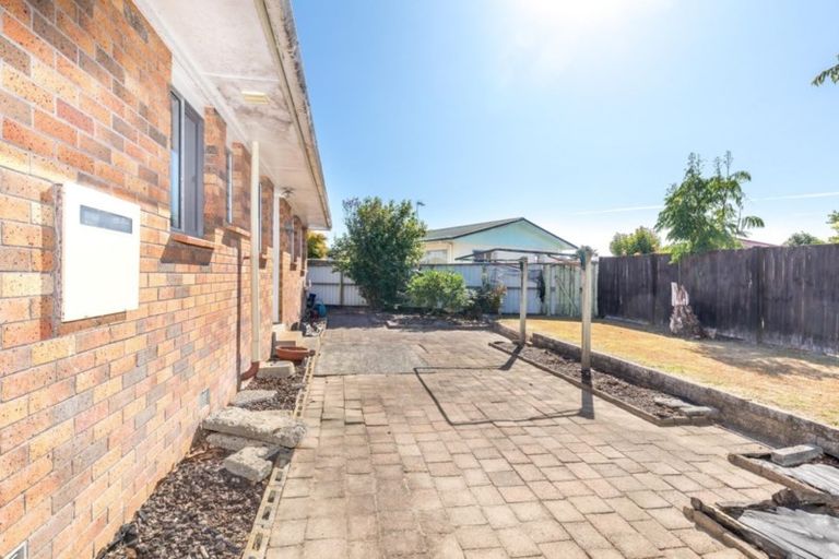 Photo of property in 70 Oakfield Crescent, Pukete, Hamilton, 3200