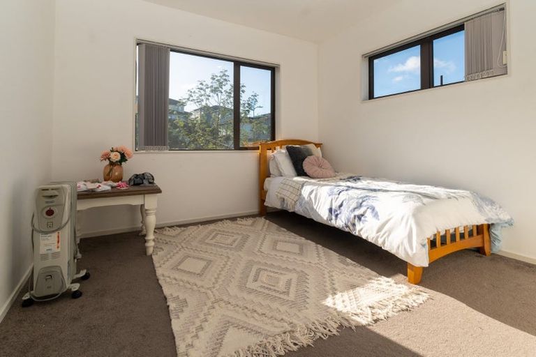 Photo of property in 8 San Casello Rise, Henderson, Auckland, 0612