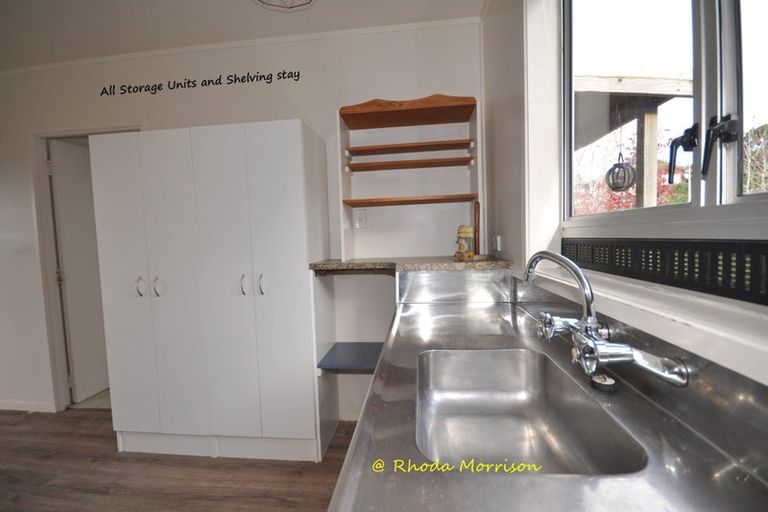 Photo of property in 8 Heaths Way, Pahi, Paparoa, 0571