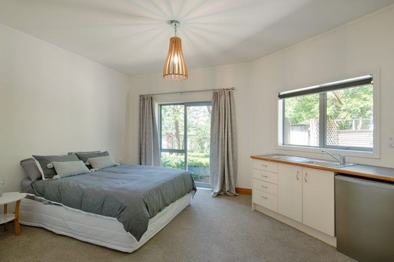 Photo of property in 16 Commodore Parry Road, Castor Bay, Auckland, 0620