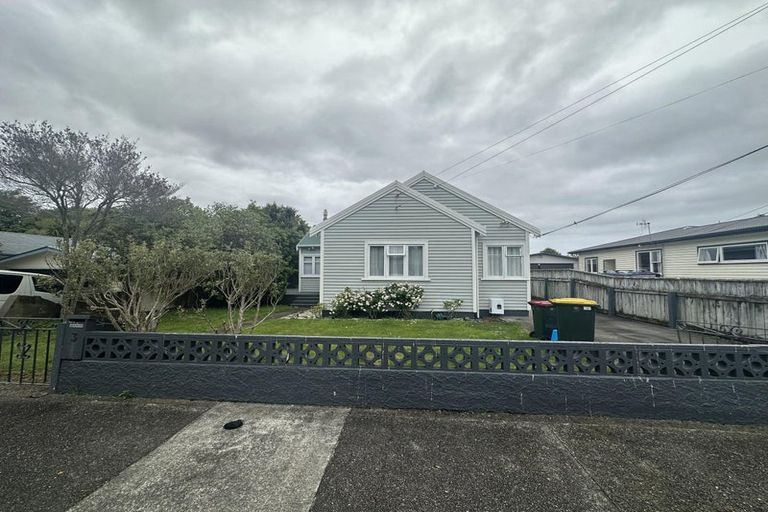 Photo of property in 3 Garden Road, Avalon, Lower Hutt, 5011