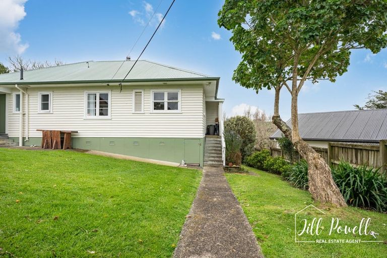 Photo of property in 13 View Street, Maungaturoto, 0520